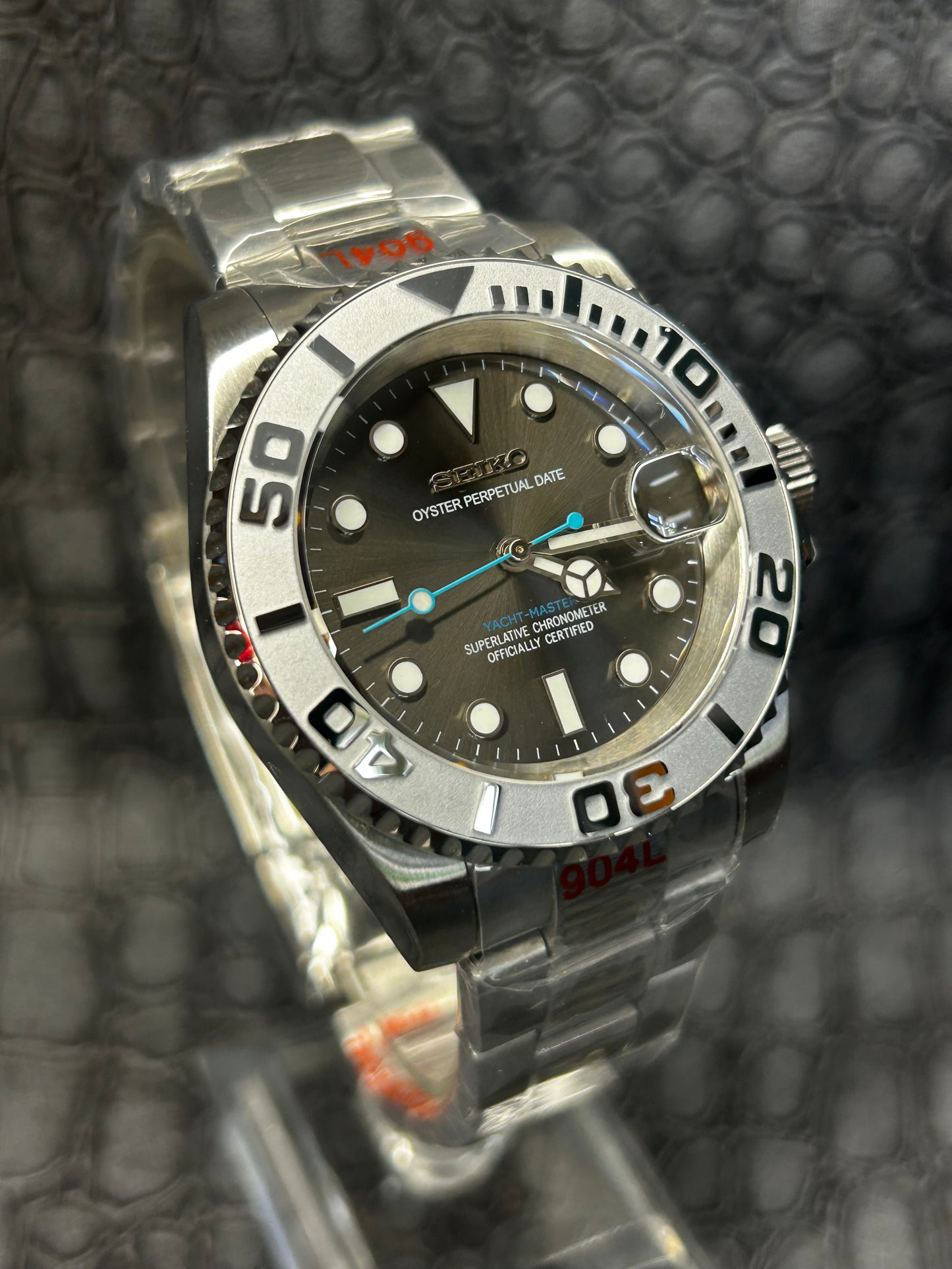 Seikoyatch mod rhodium 2Tone blue watch
