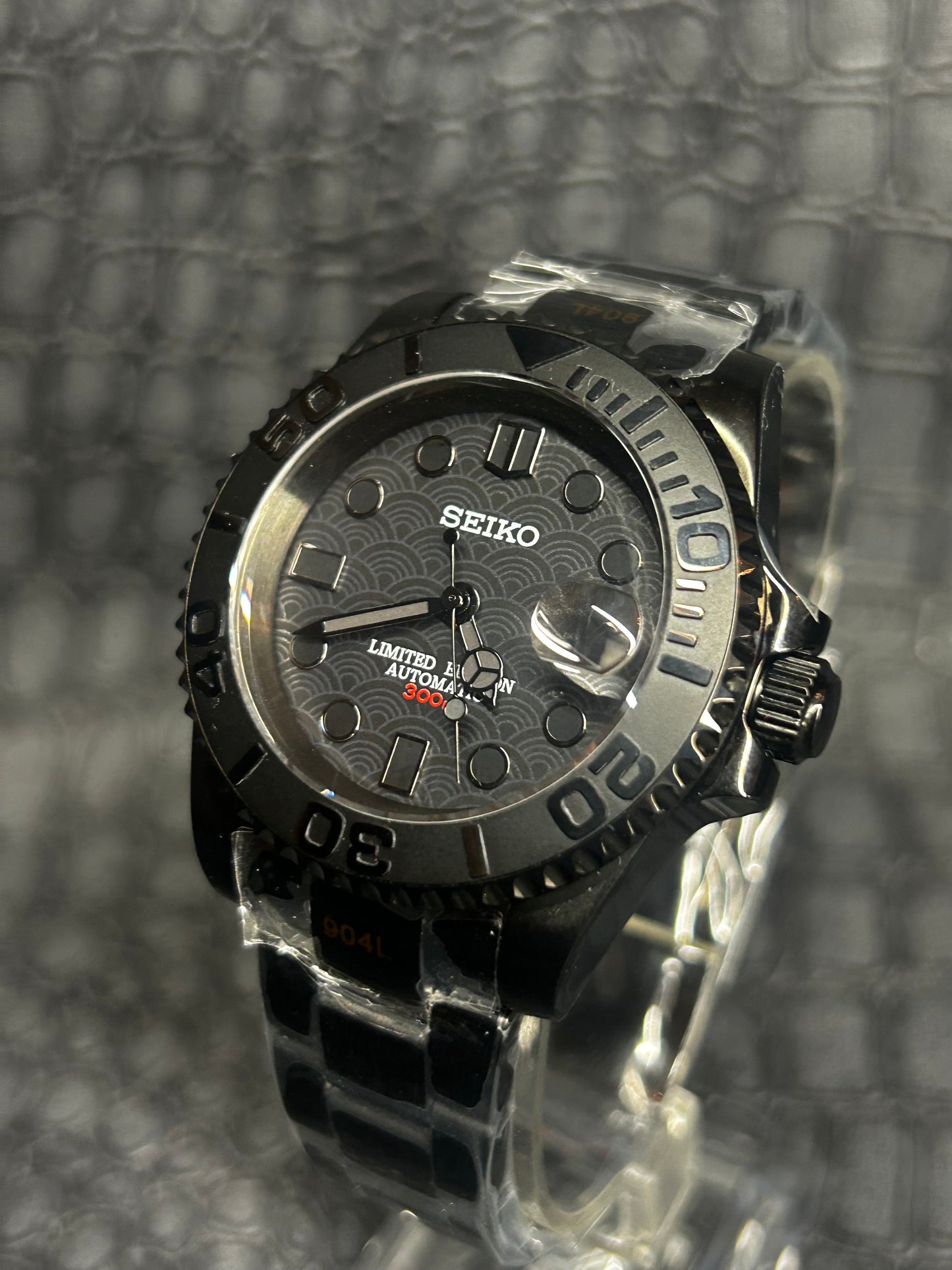 Full black SEIKOMARINER