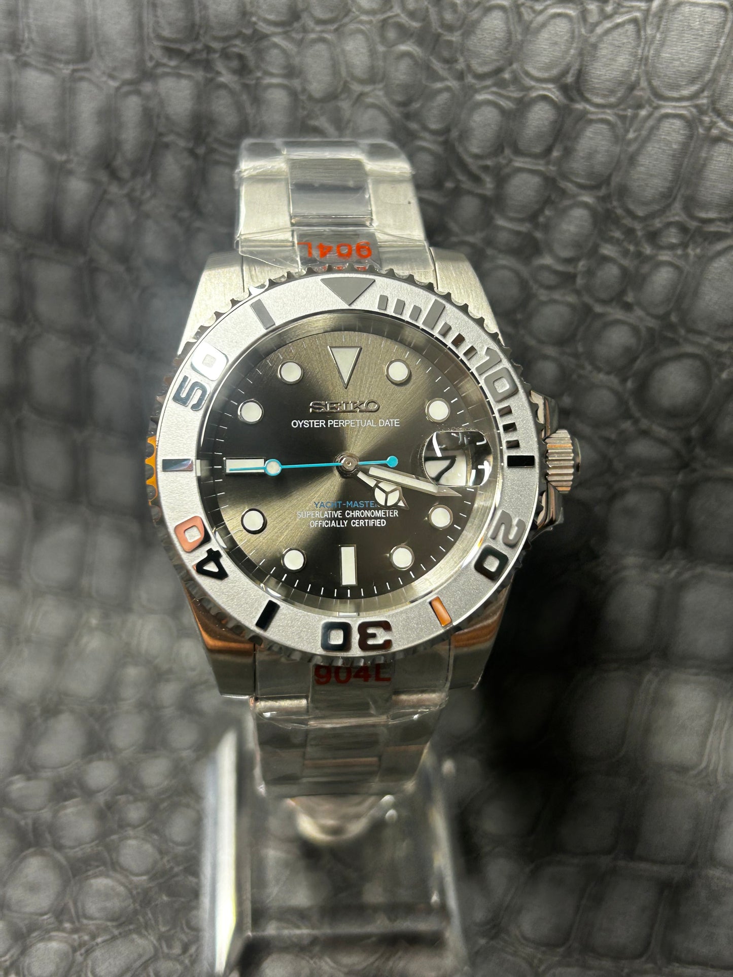 Seikoyatch mod rhodium 2Tone blue watch