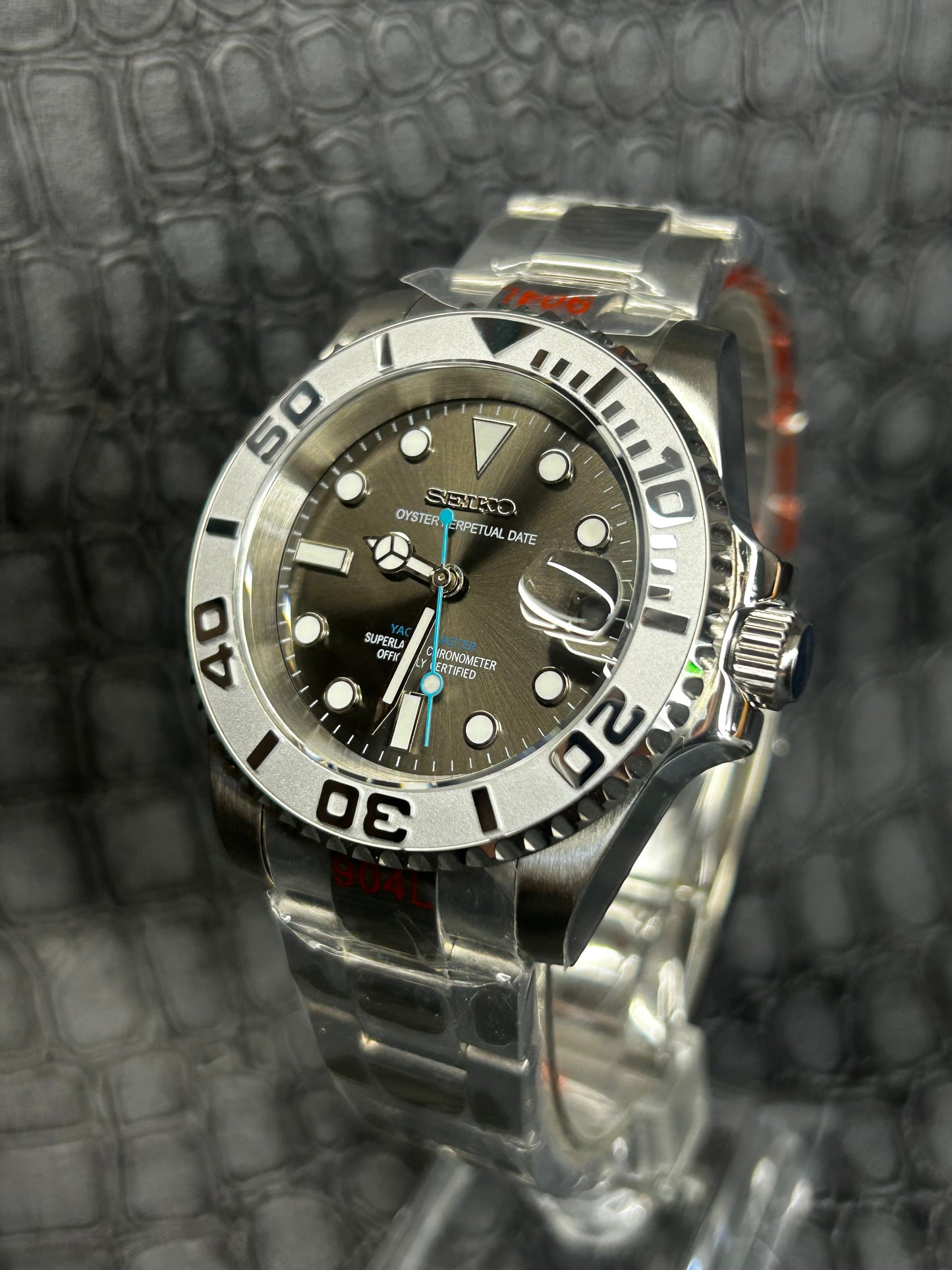 Seikoyatch mod rhodium 2Tone blue watch
