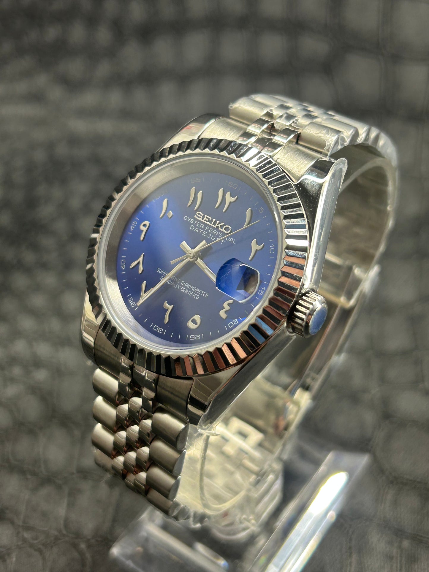 Seiko mod blue Arabic holographic dial jubilee open back