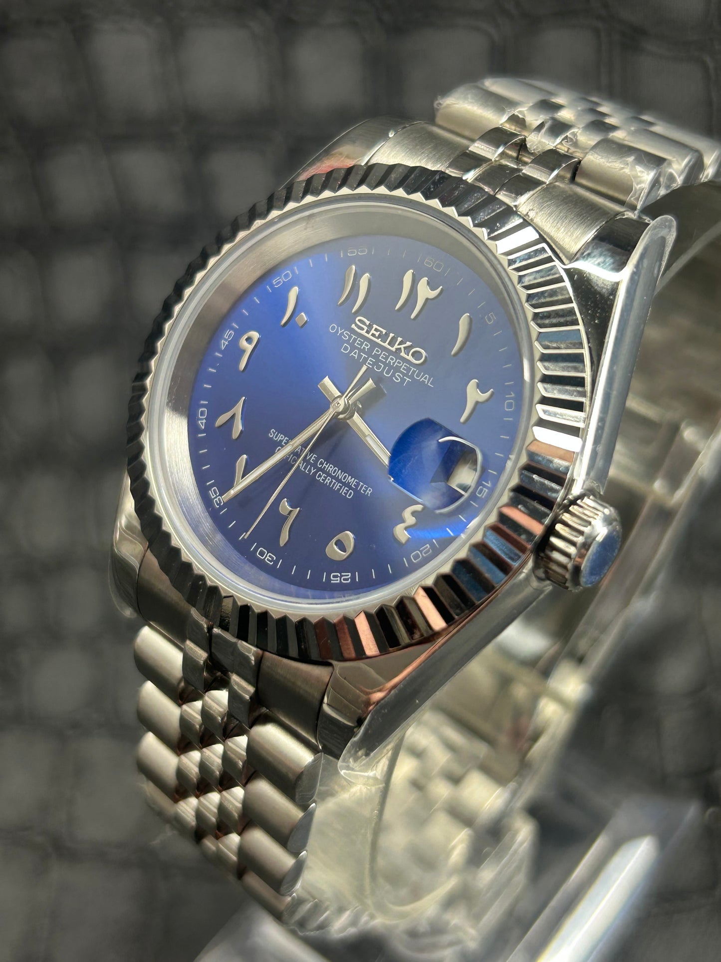 Seiko mod blue Arabic holographic dial jubilee open back