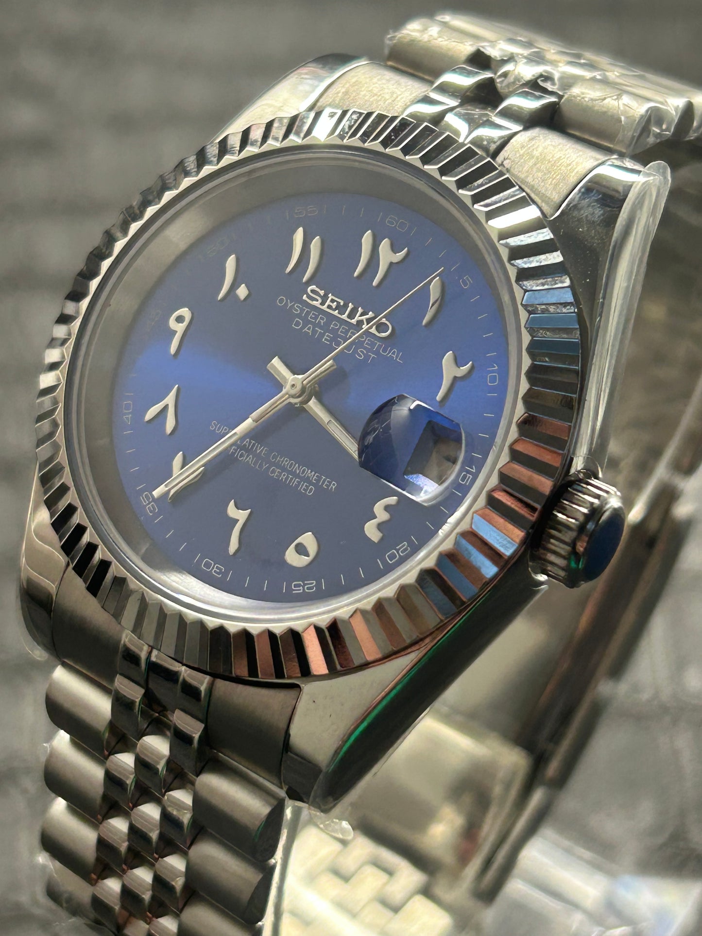 Seiko mod blue Arabic holographic dial jubilee open back