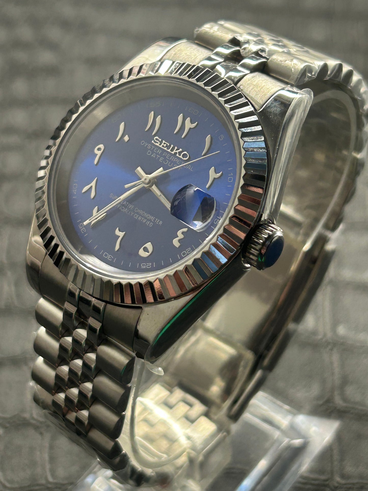Seiko mod blue Arabic holographic dial jubilee open back