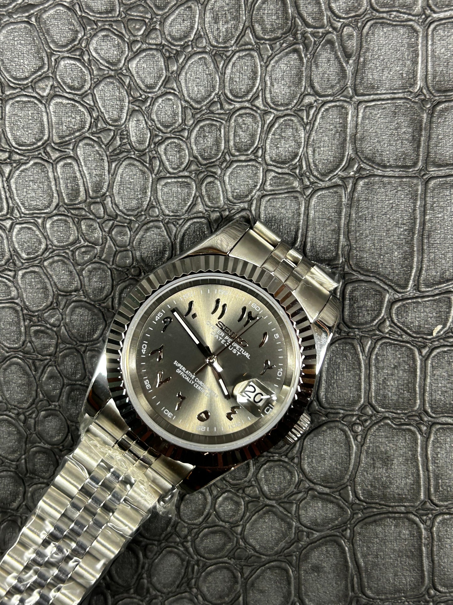 Seiko mod Holographic Grey Arabic Dial Seikojust jubilee