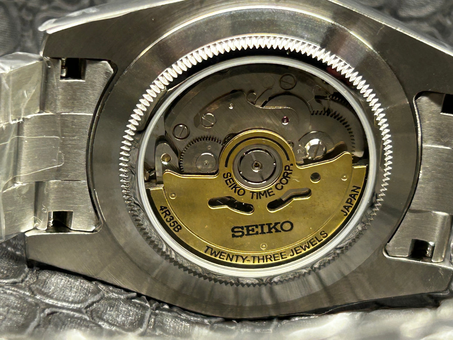 Seiko mod blue Arabic holographic dial jubilee open back