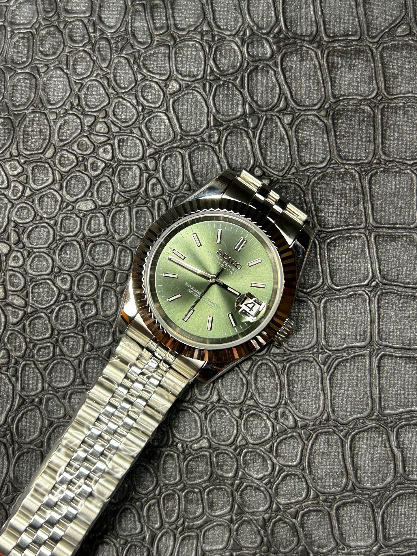Seikojust mod olive dial oyster perpetual seikojust jubilee bracelet watch