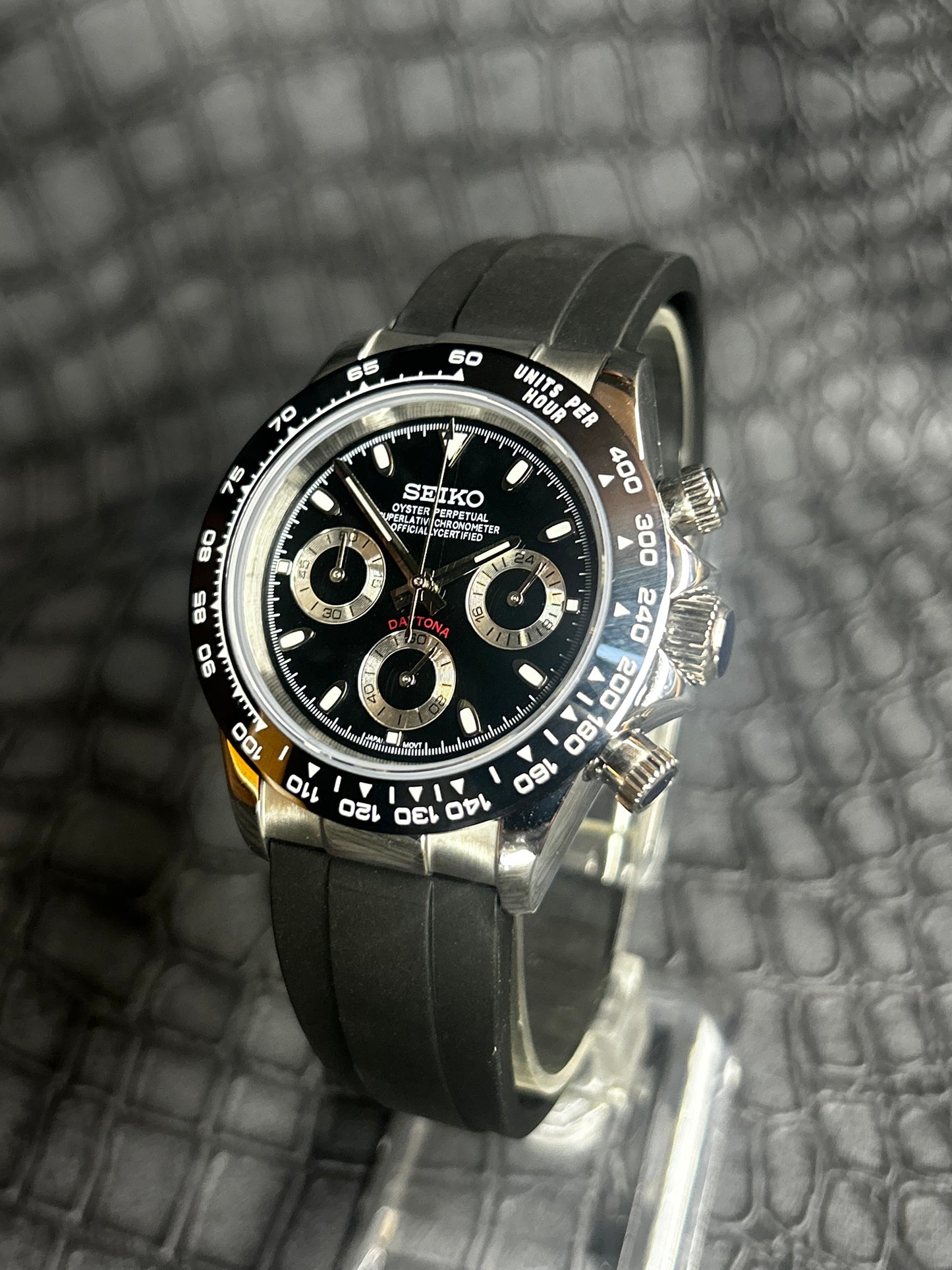 Seiktona blackout rubber stainless steel watch