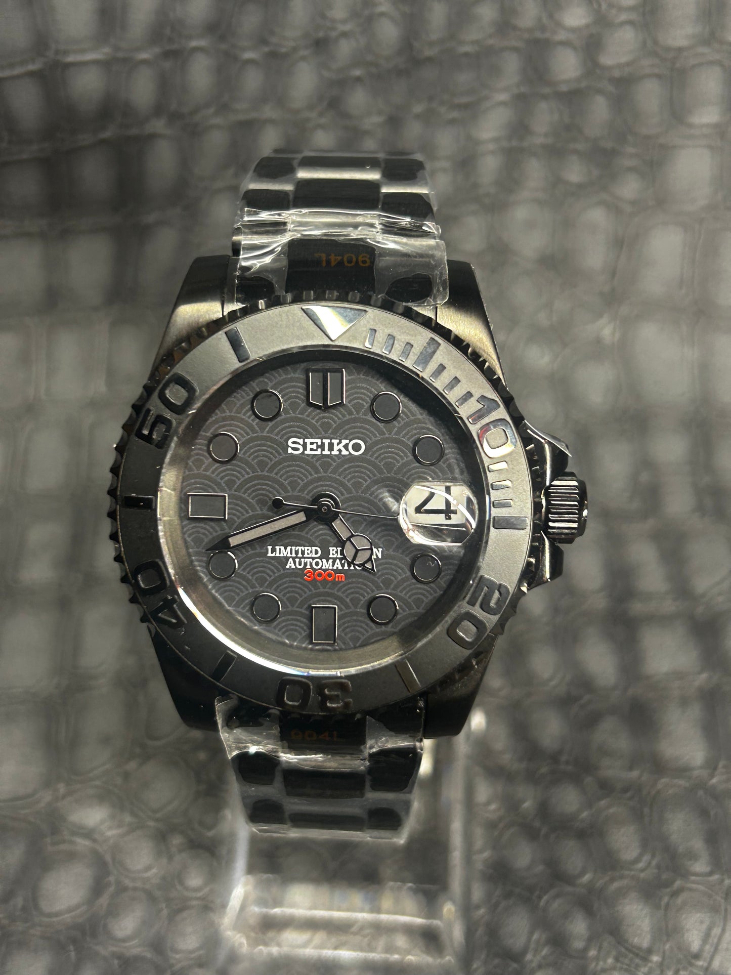 Full black SEIKOMARINER
